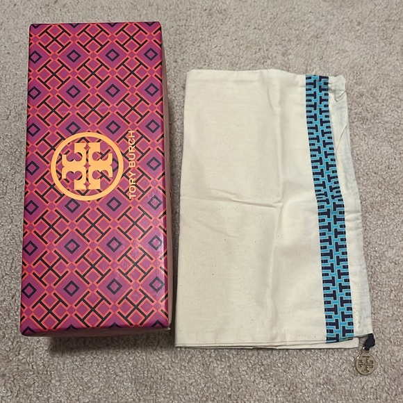 Small Tory Burch shoe box with dust bag and shopping bag (no shoe included) - Picture 4 of 11